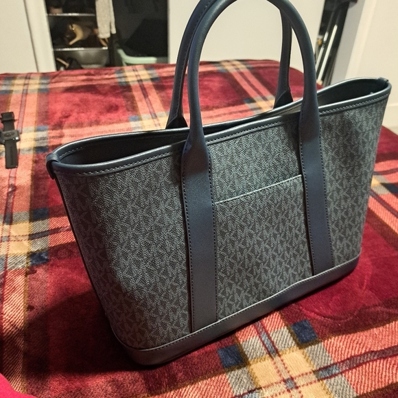 Michael Kors Purse - Picture 4 of 6